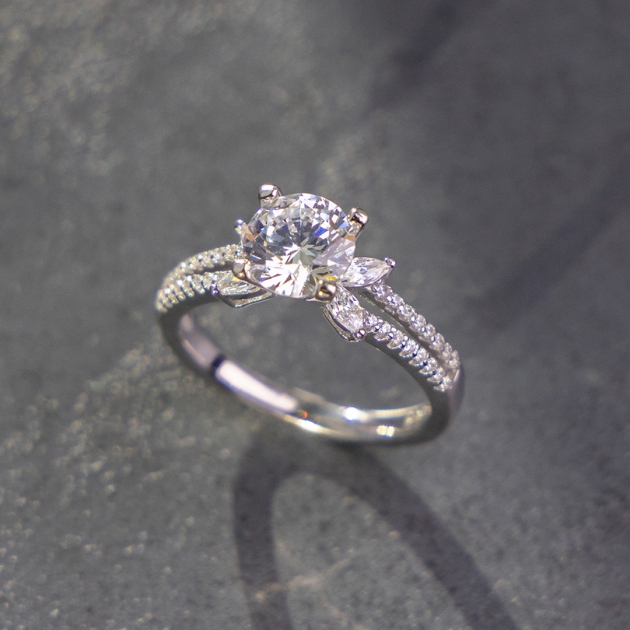Silver ring-diamondlite-for woman