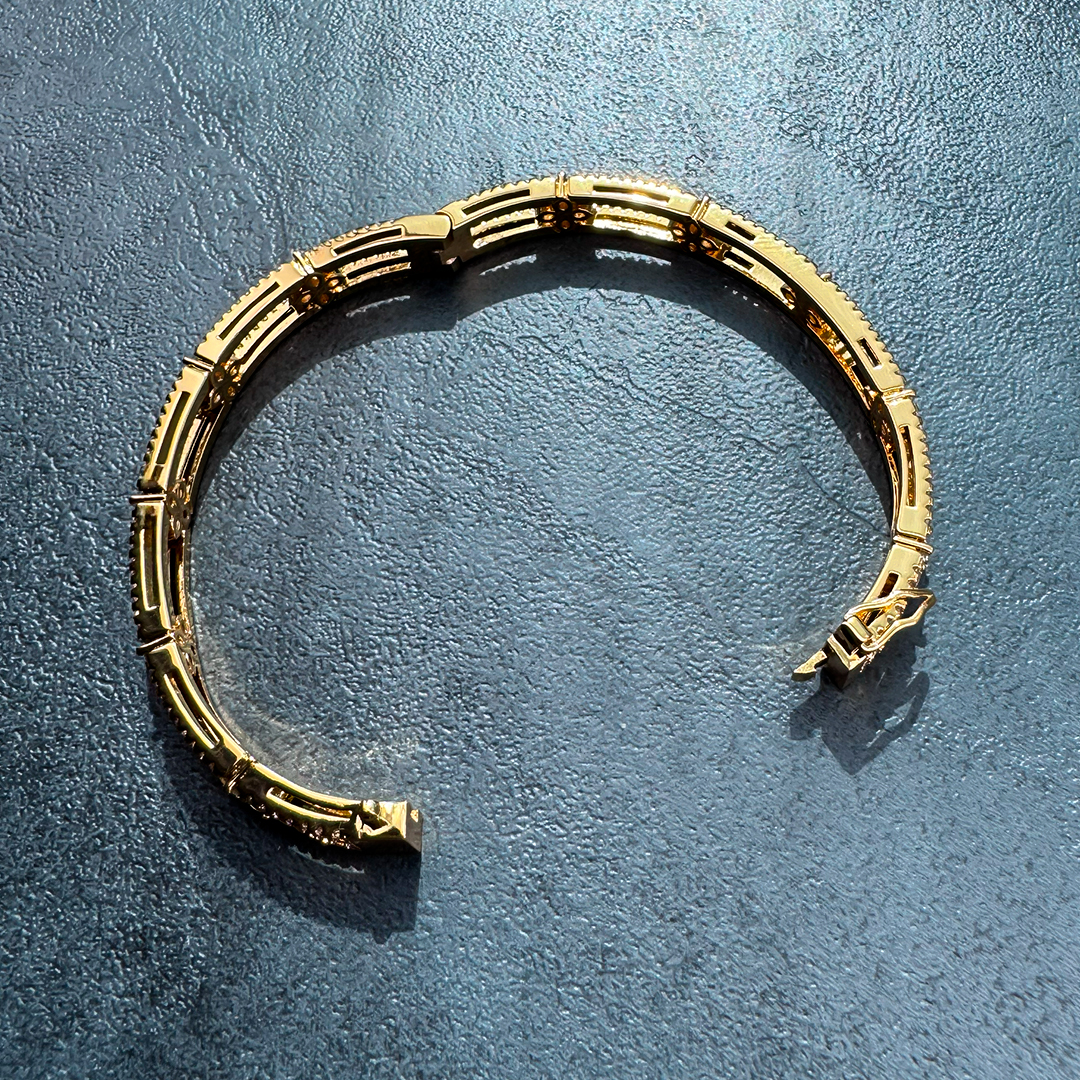 Alloy Gold Plated Clover Link Bangle - Image 3