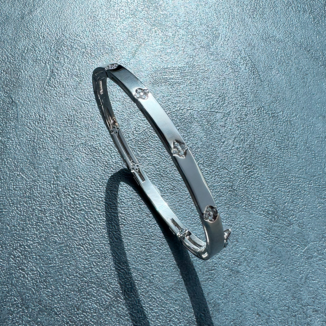 Alloy Gold Plated Clover Bangle - Image 3