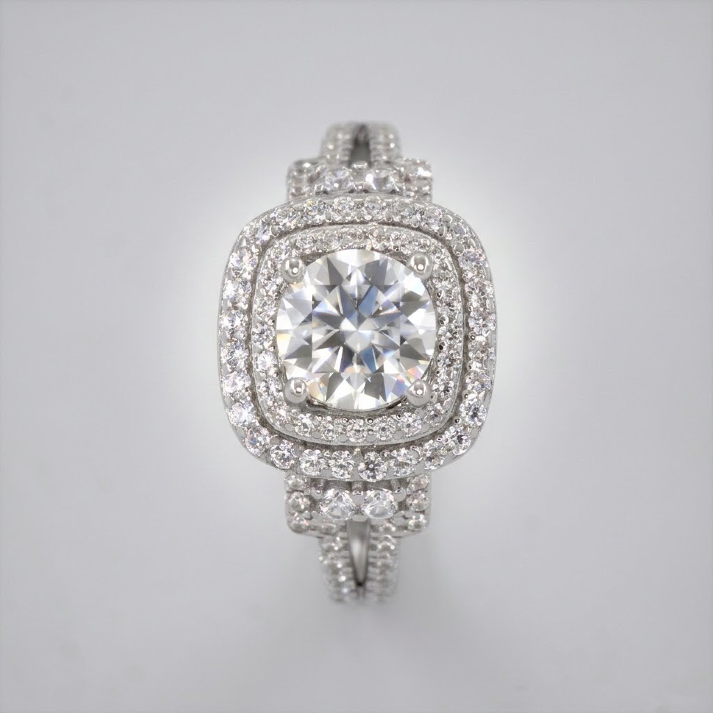Lab Moissanite Halo Ring in 925 Silver - Image 2