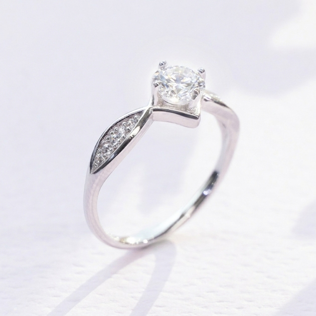 Diamondlite Round Chevron Ring in 925 Silver